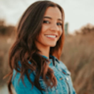 Meet your Posher, Adriana